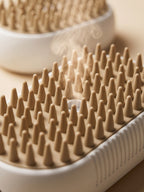 Detalle de las puas de silicona beige y la boquilla de vapor